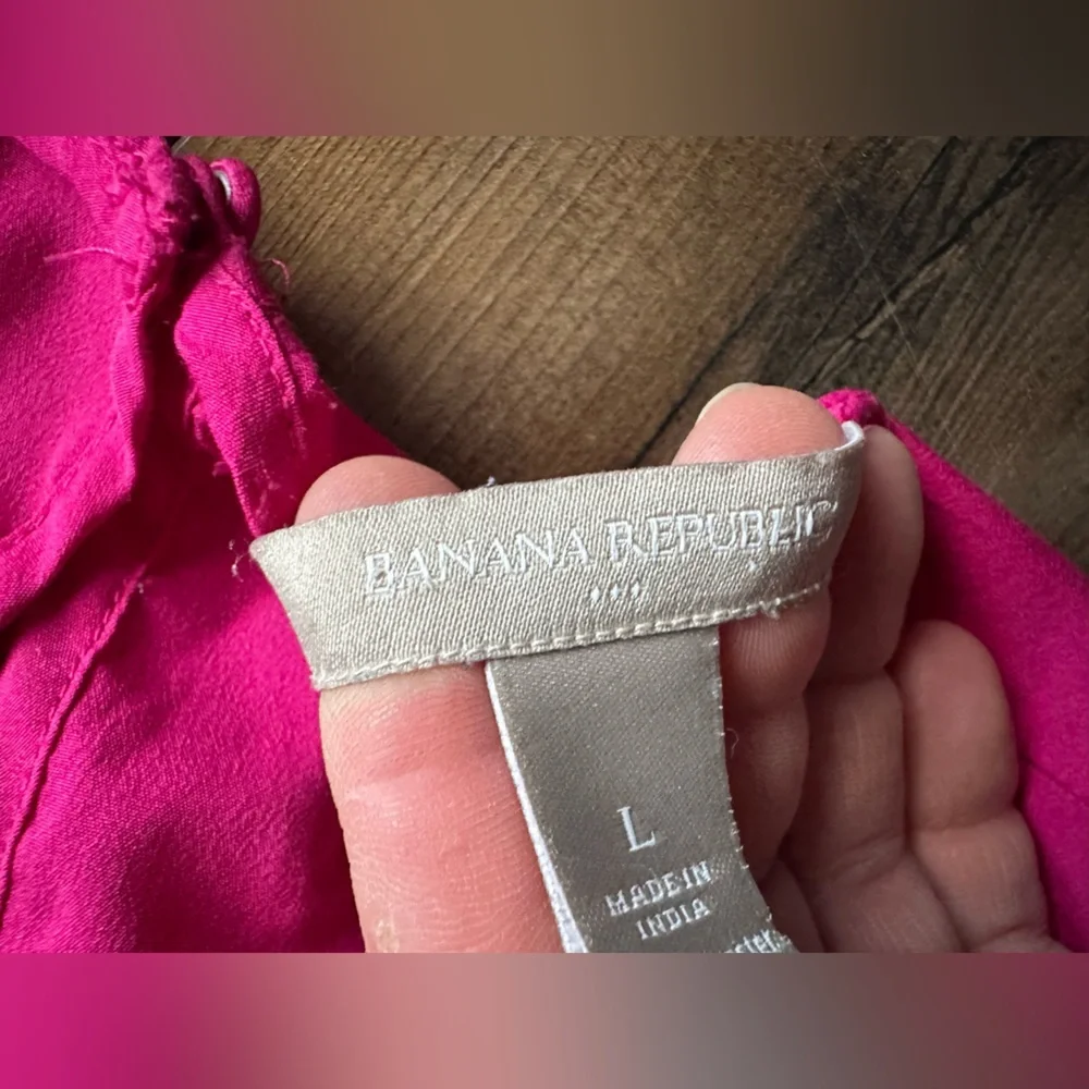 Banana Republic Hot Pink/Fuchsia Sleeveless Blouse Pleated Scoop Neck Size L - Picture 5 of 6